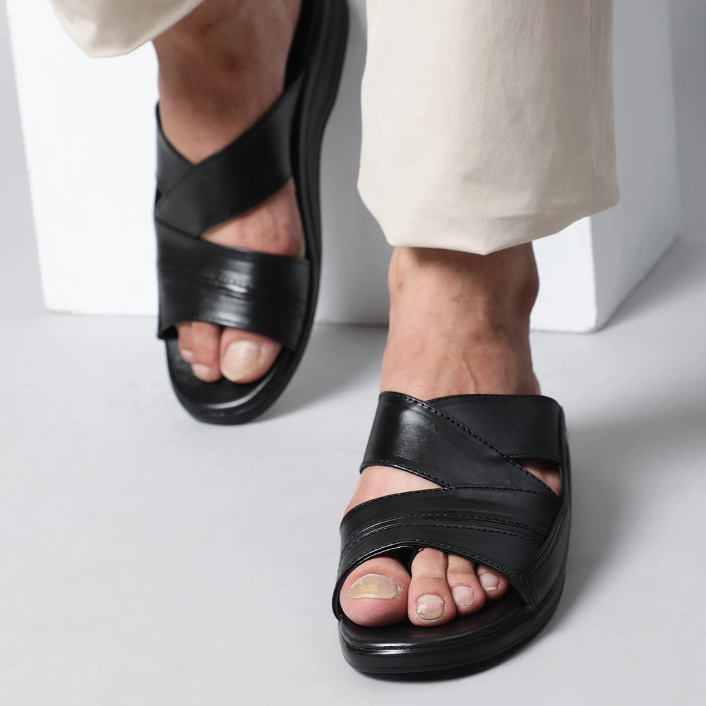 Coolers Casual Black Slippers For Men 7123-79 By Liberty