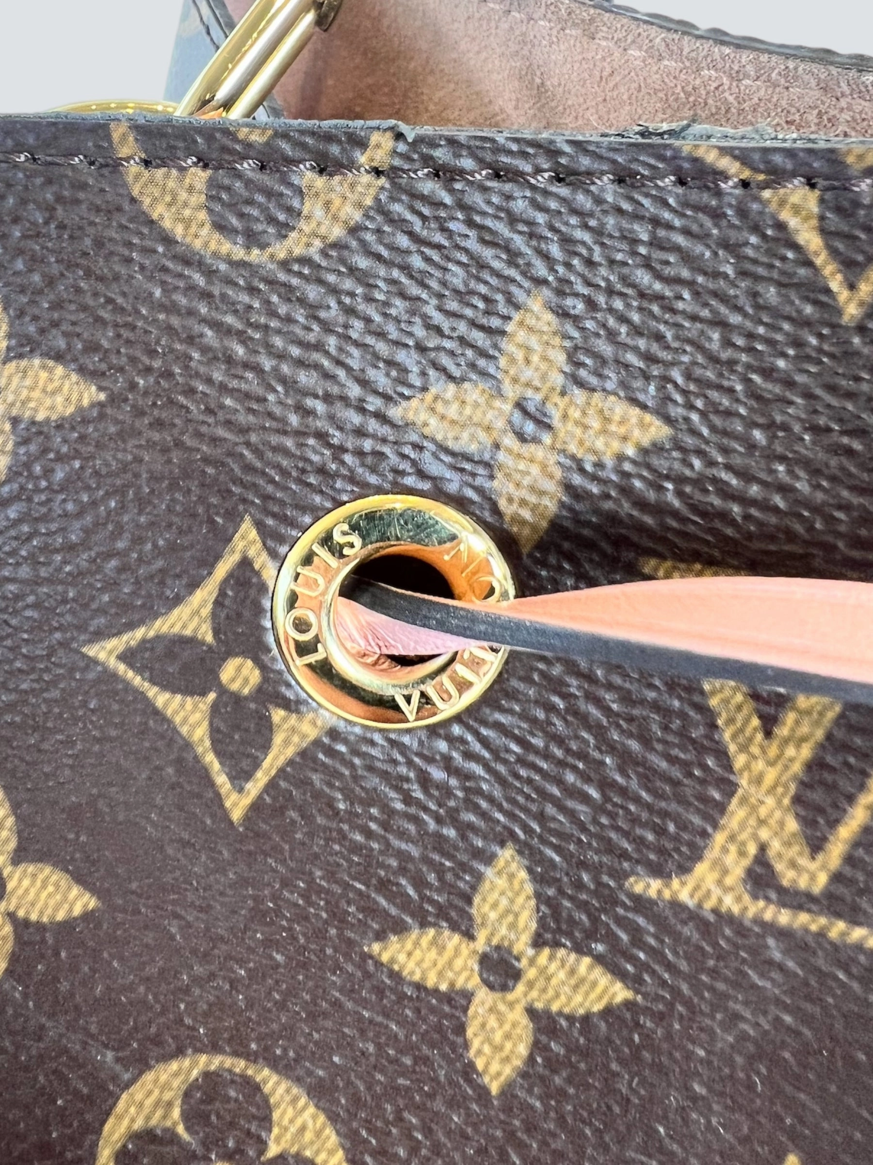 Louis Vuitton Monogram Canvas Neo Noe  Handbag