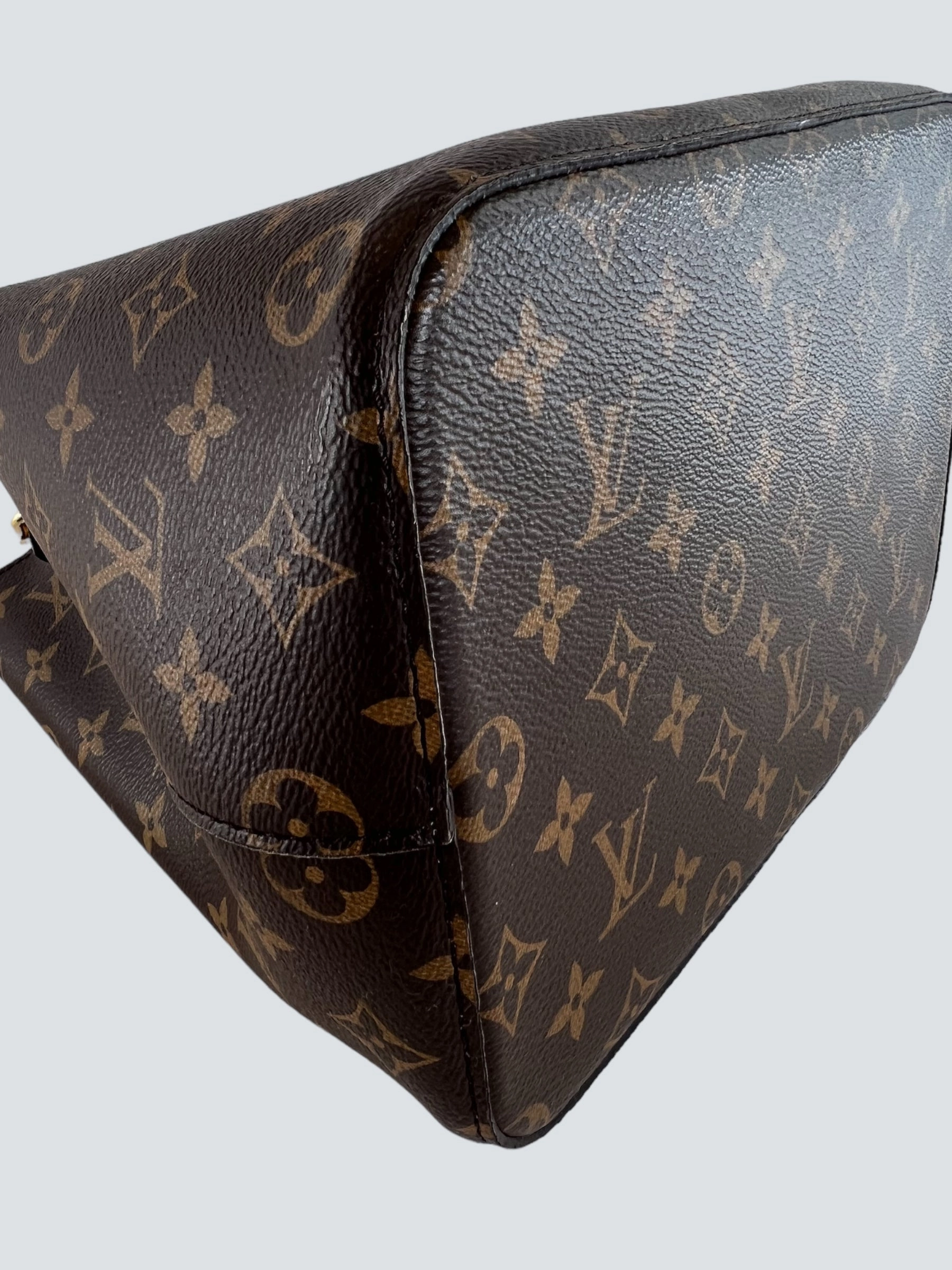 Louis Vuitton Monogram Canvas Neo Noe  Handbag