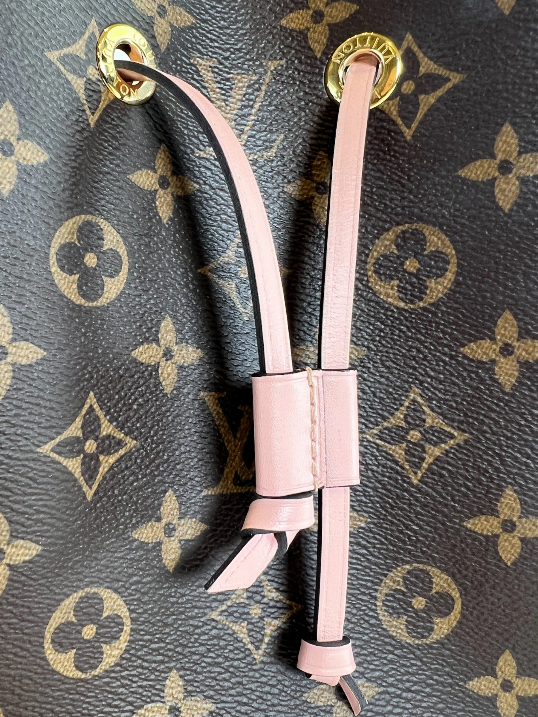 Louis Vuitton Monogram Canvas Neo Noe  Handbag