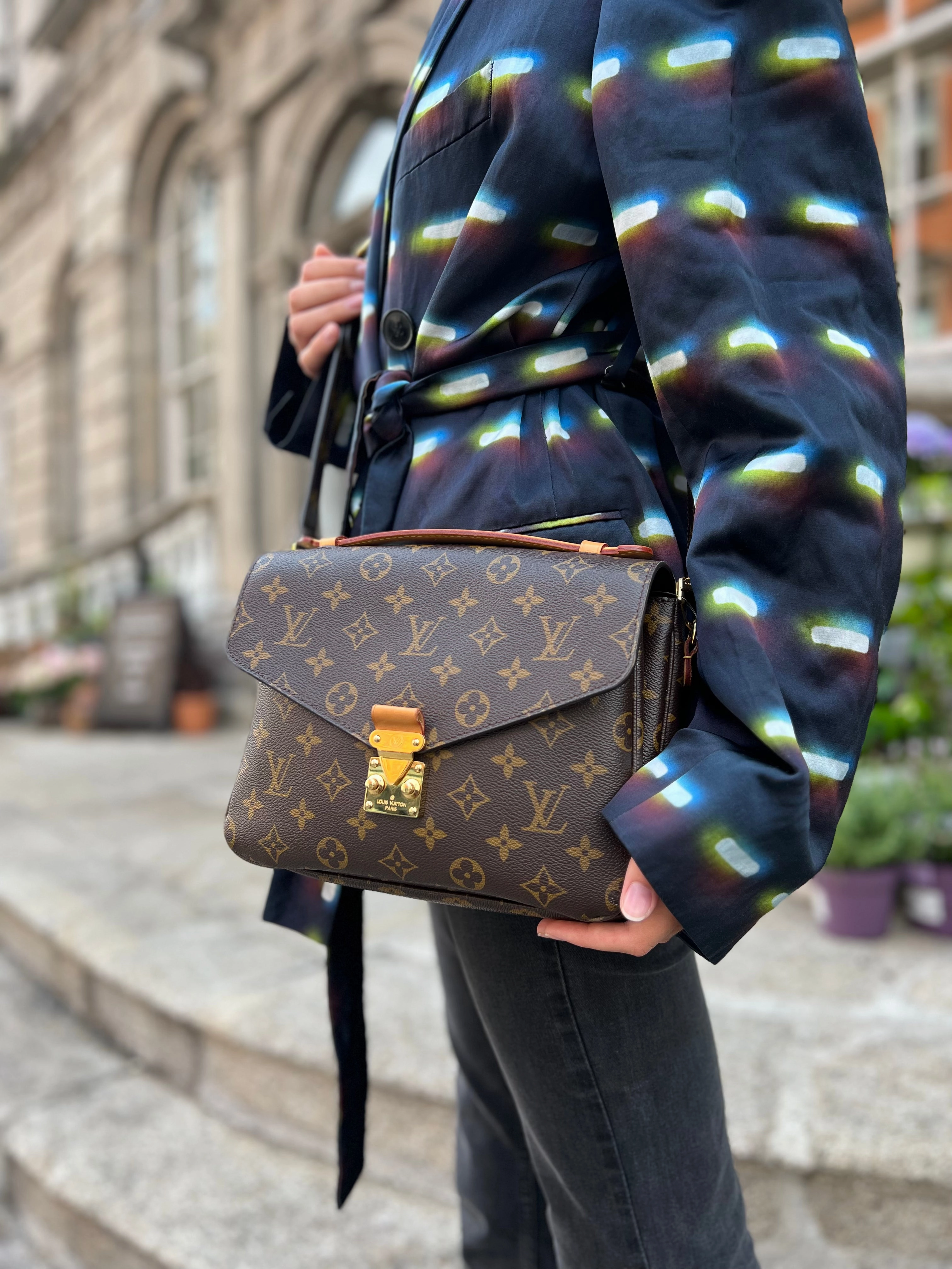 Louis Vuitton Monogram Canvas Pochette Metis Crossbody
