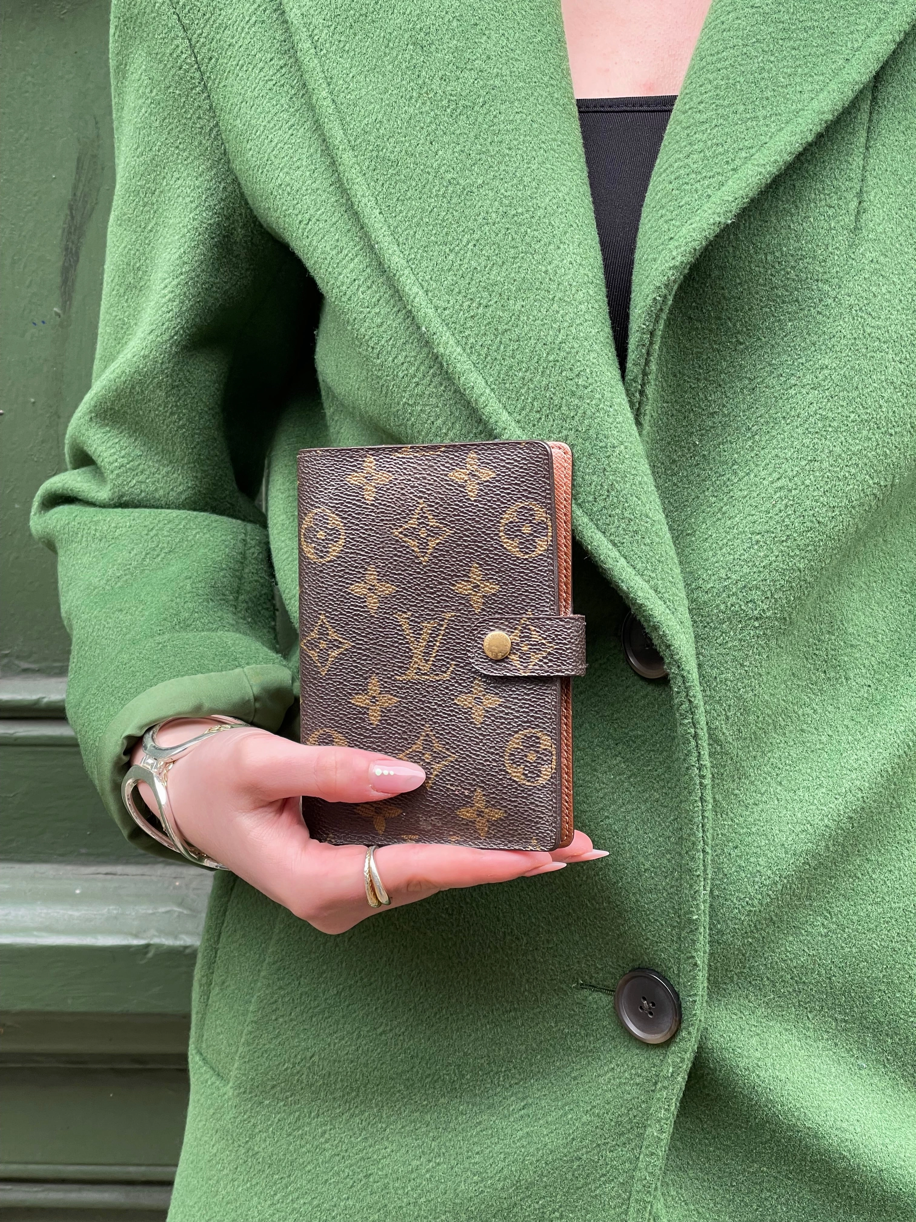 Louis Vuitton Monogram Canvas Small Ring Agenda Cover