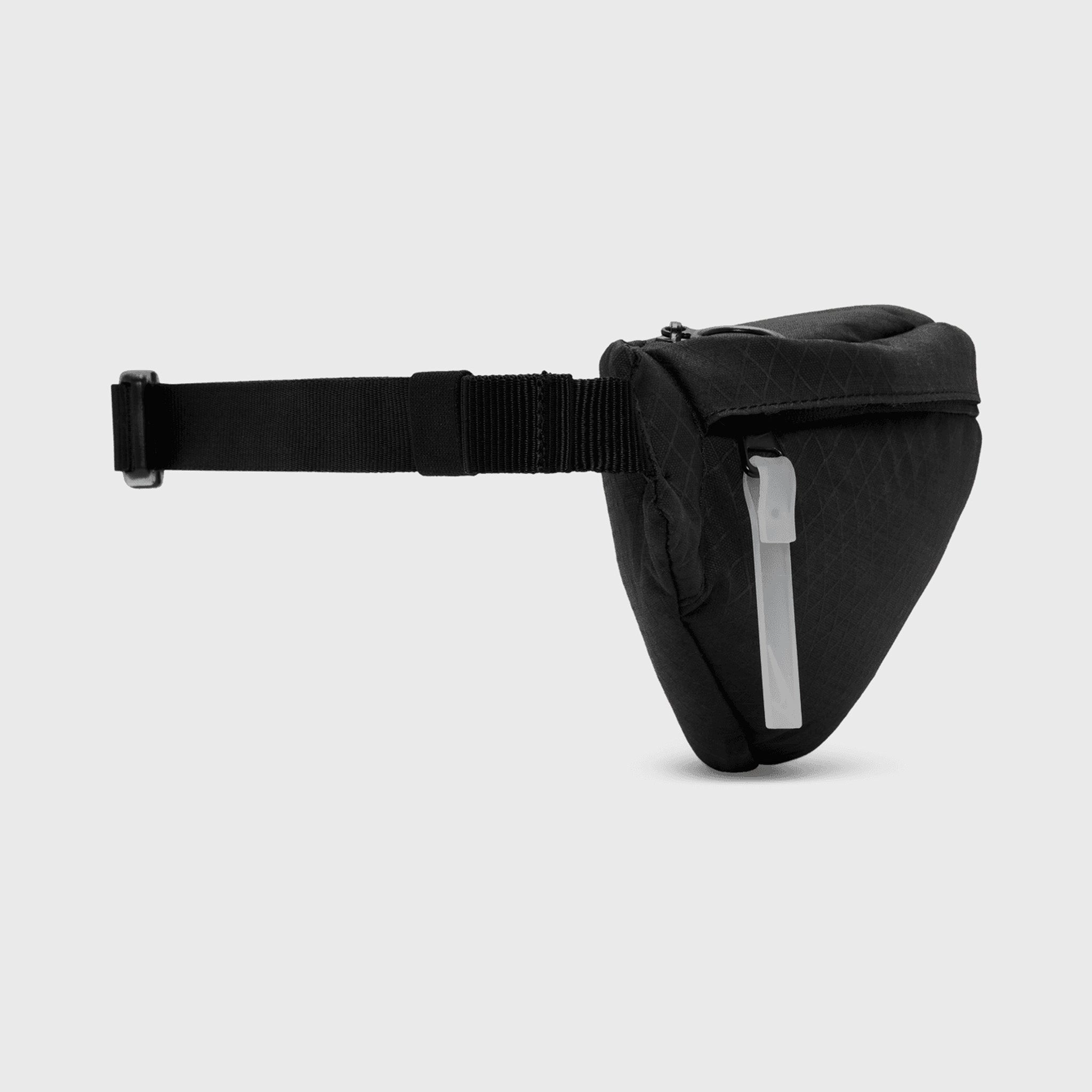 Nike Sportswear Heritage Winterized Waistpack Black / Black - Metallic Silver