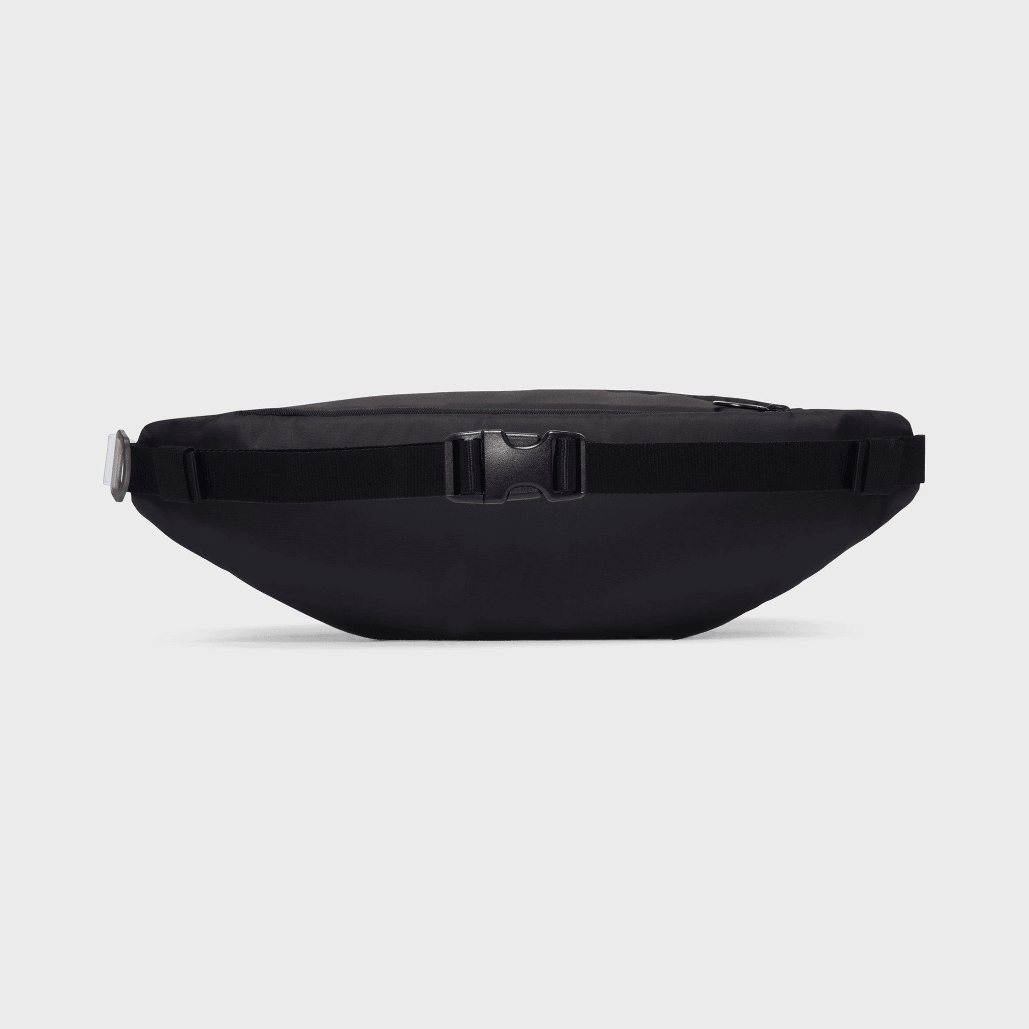 Nike Sportswear Heritage Winterized Waistpack Black / Black - Metallic Silver