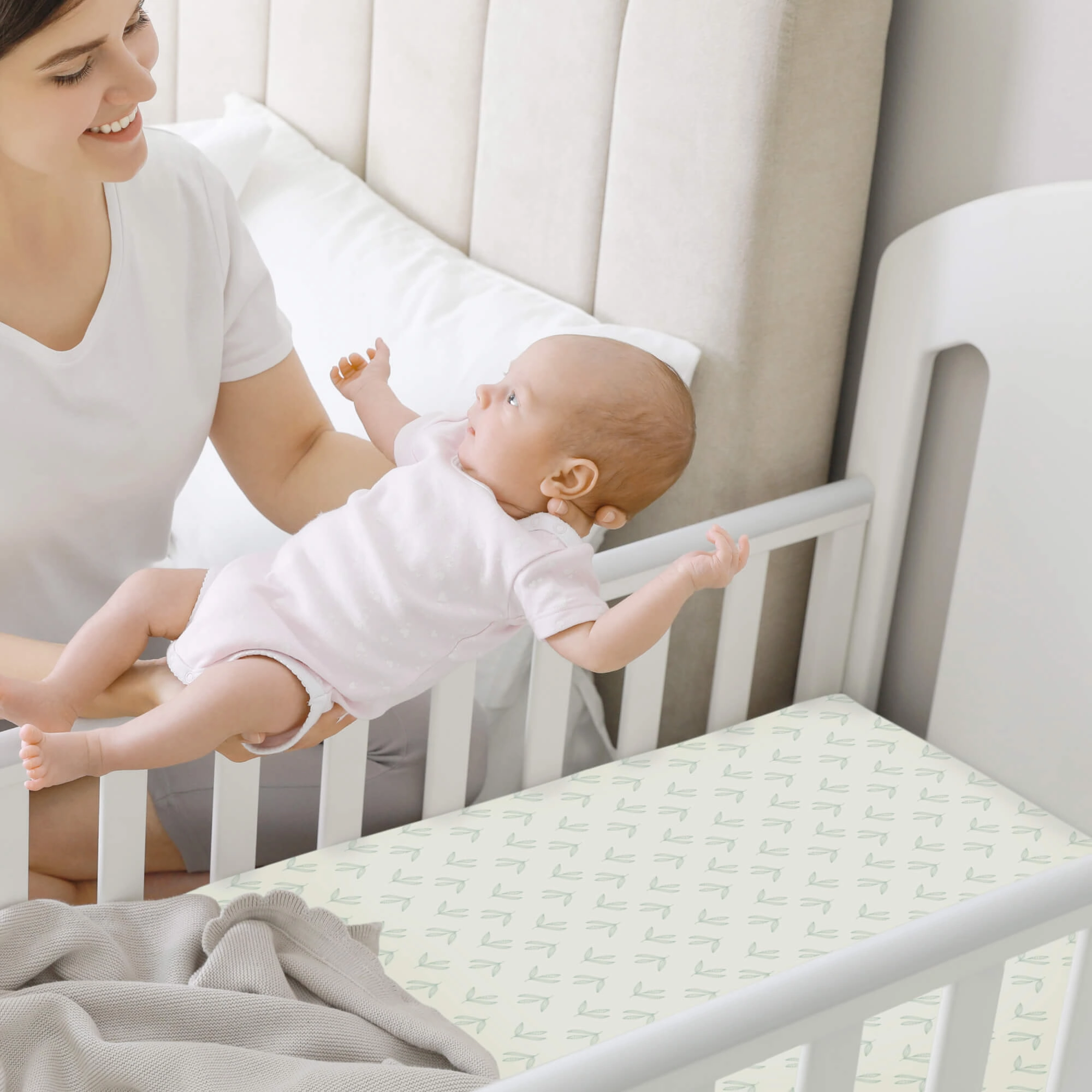 Soothe Fitted Mini Crib Sheet (Fleur)